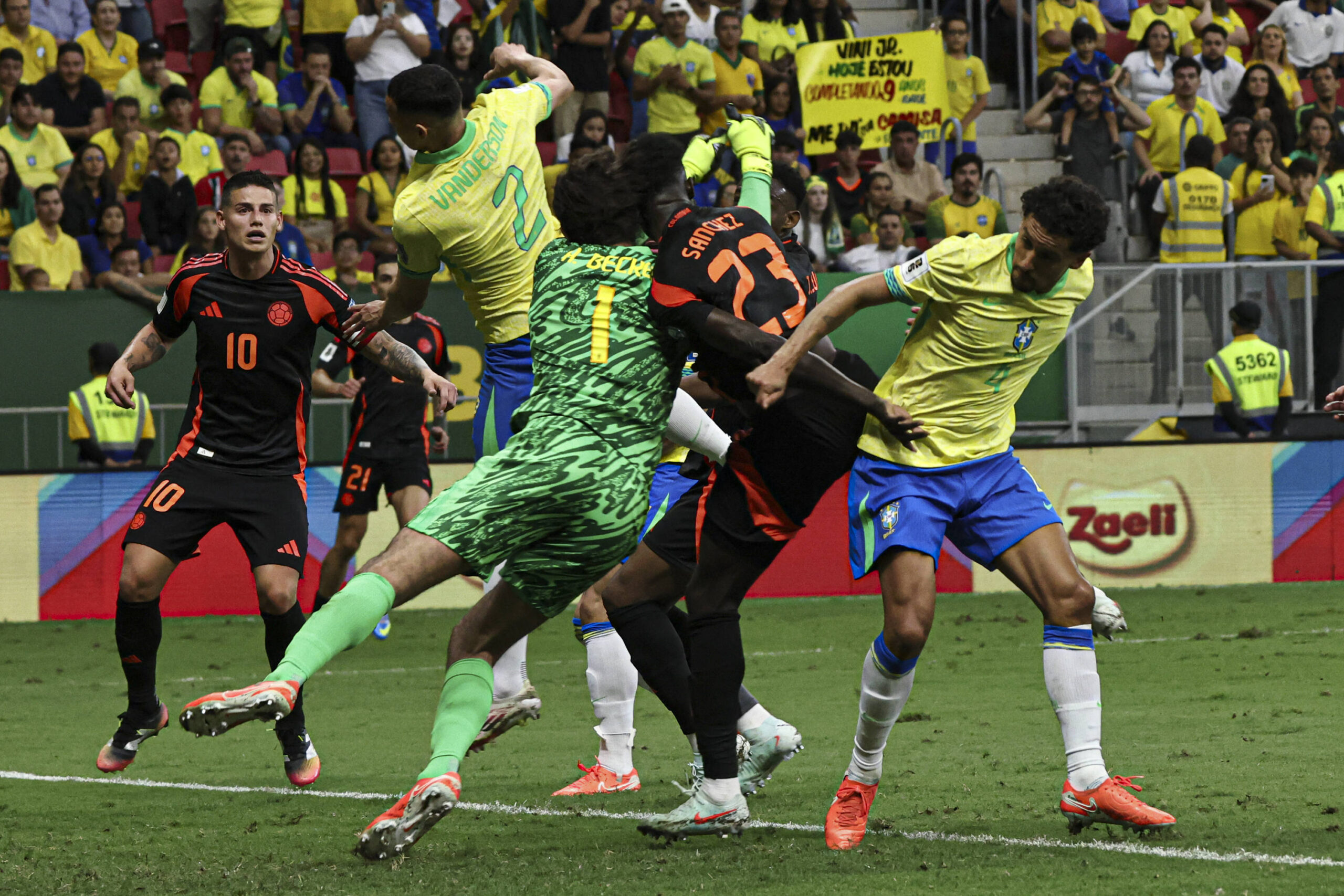 Inédito? O Brasil fez sete substituições num jogo