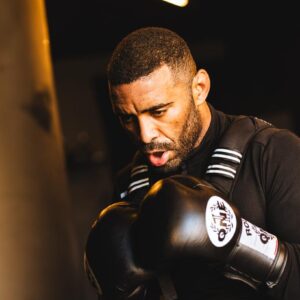 Octávio Pudivitr vence combate na Colômbia por KO