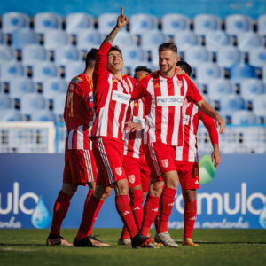 Nenê ultrapassa Torres e fixa-se em Oliveira