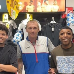 Vencedor da Champions trabalha… numa loja de desporto