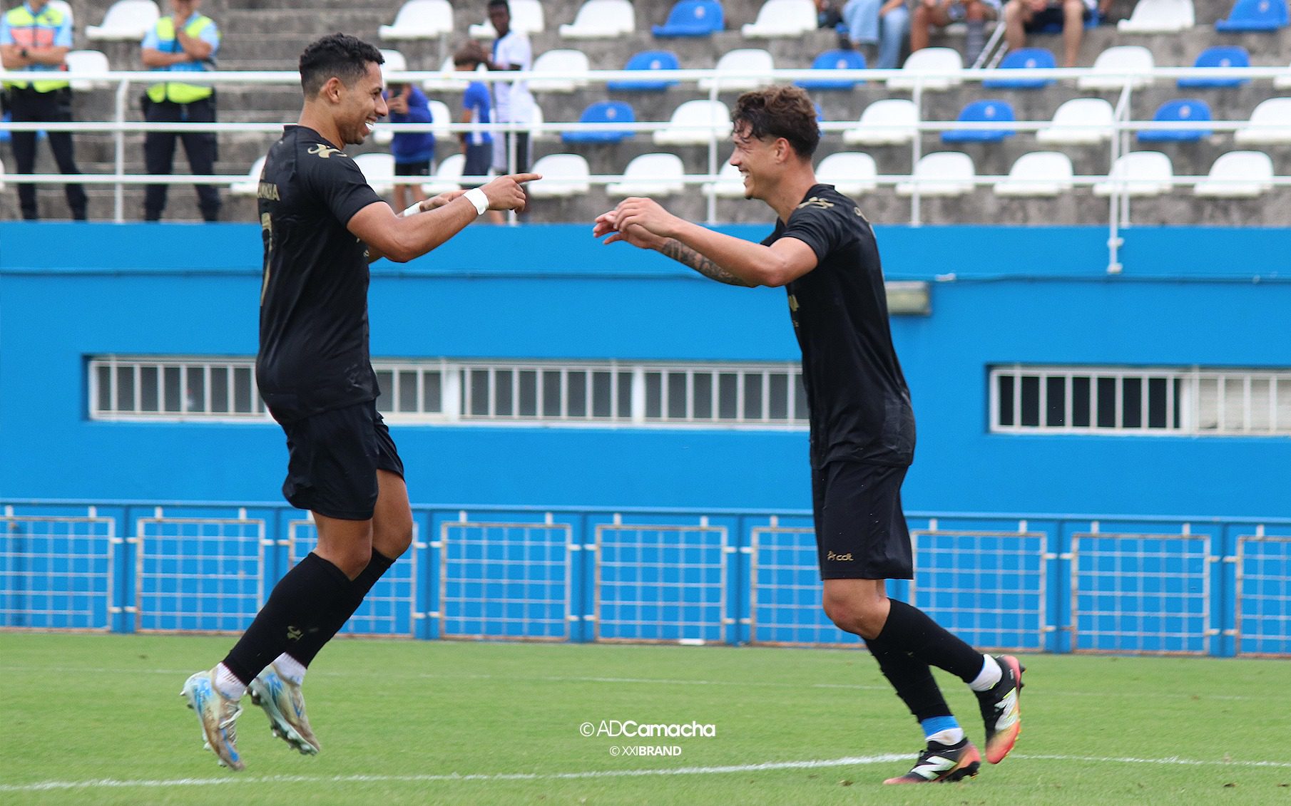 Dois toques de samba de Juninho e Gabriel Fraga