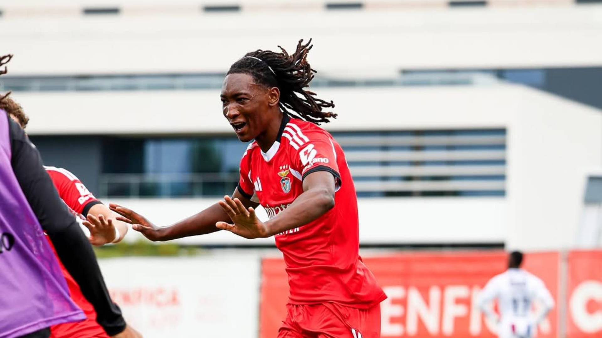 Olívio Tomé entra e salva o Benfica B de mais uma derrota