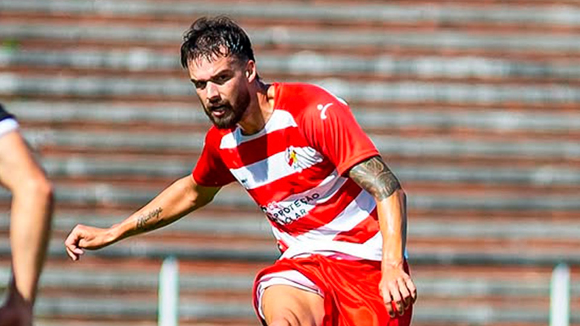 João Serrão: central com golo e ambição de Primeira Liga