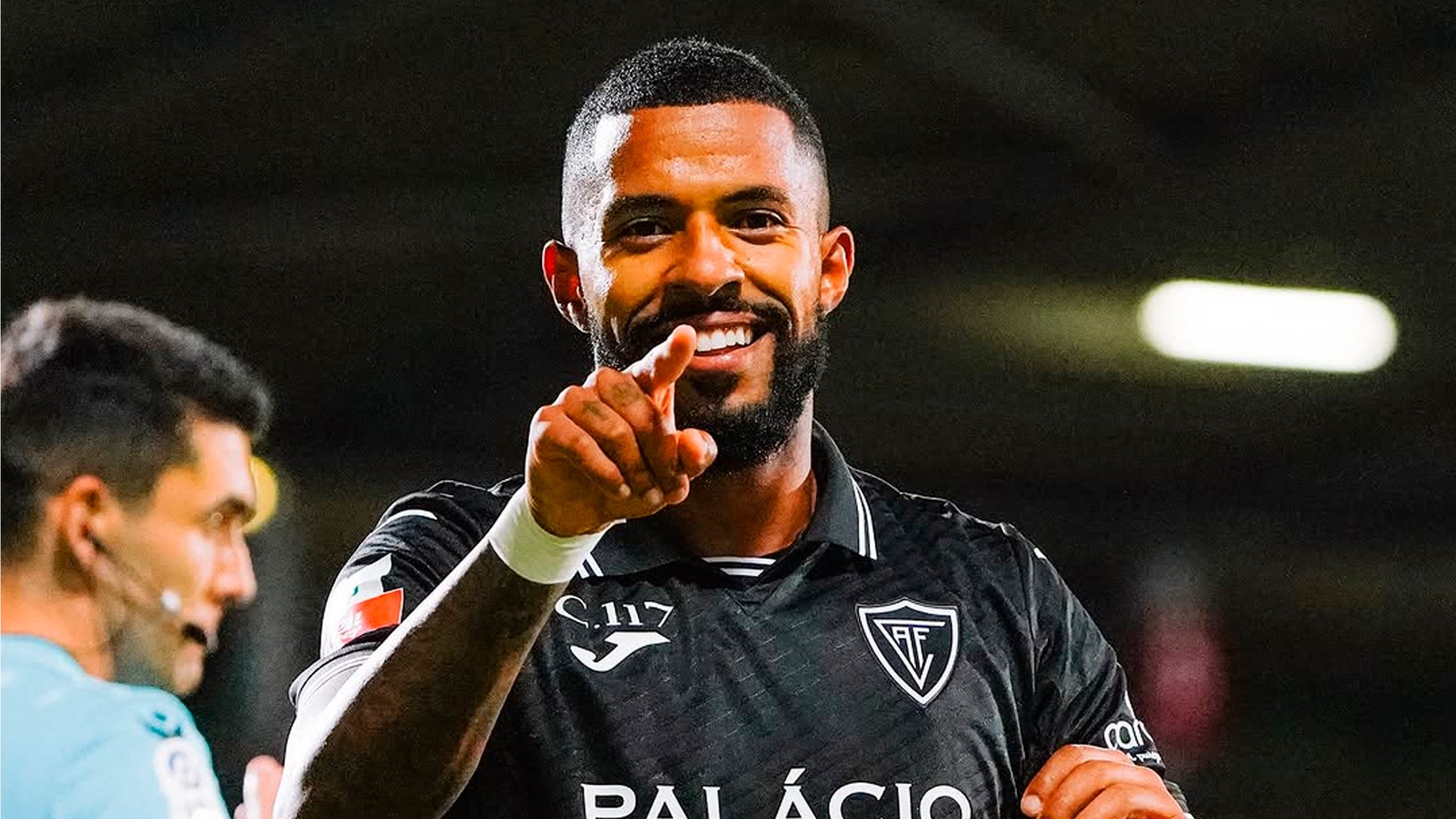 ‘Super-Clóvis’ eleva Académico de Viseu para a parte superior da tabela