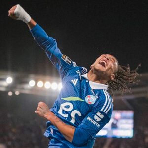 A águia que voa alto em França