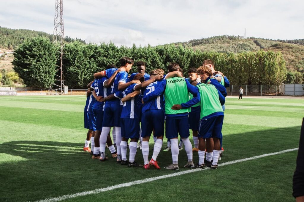 Descobre quem são os clubes invictos nas divisões distritais