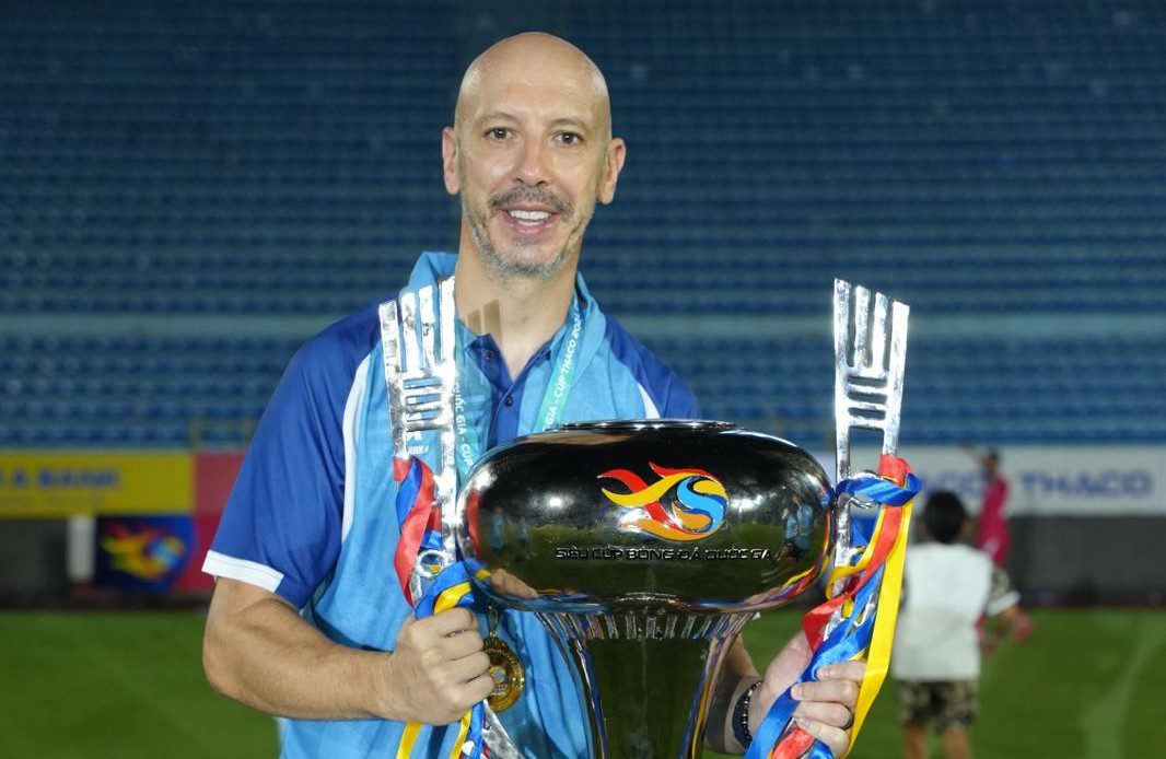 Luís Viegas – o ex-jornalista que triunfa como analista e adjunto no futebol asiático