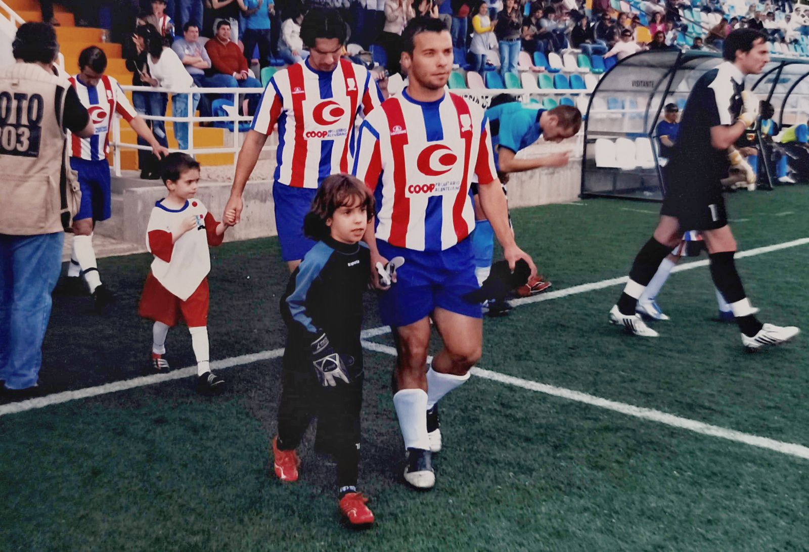 Paulo Serrão ainda joga aos 50 anos e sonha defrontar o filho