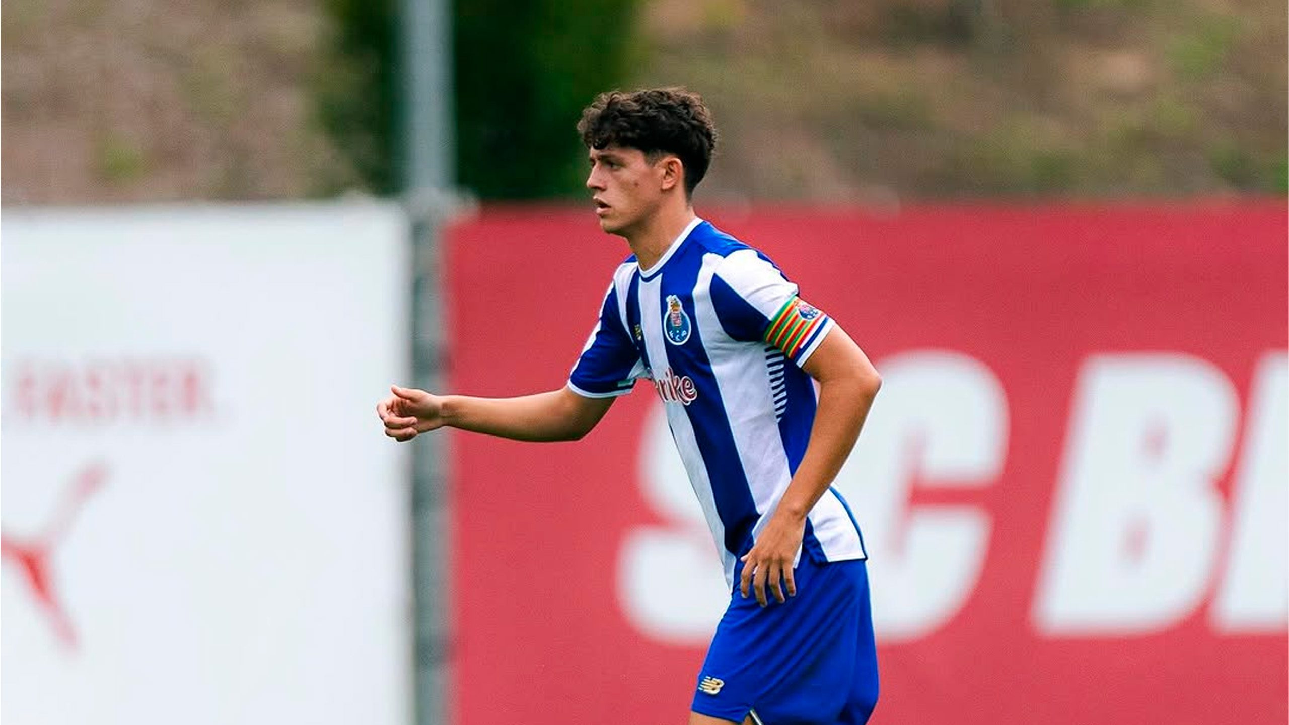Martim Chelmik - o muro que lidera o futuro do FC Porto e da Seleção