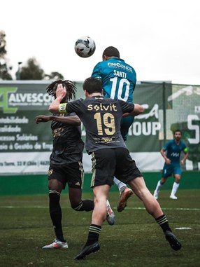 Santiago decide jogo de loucos nas vésperas da receção ao líder